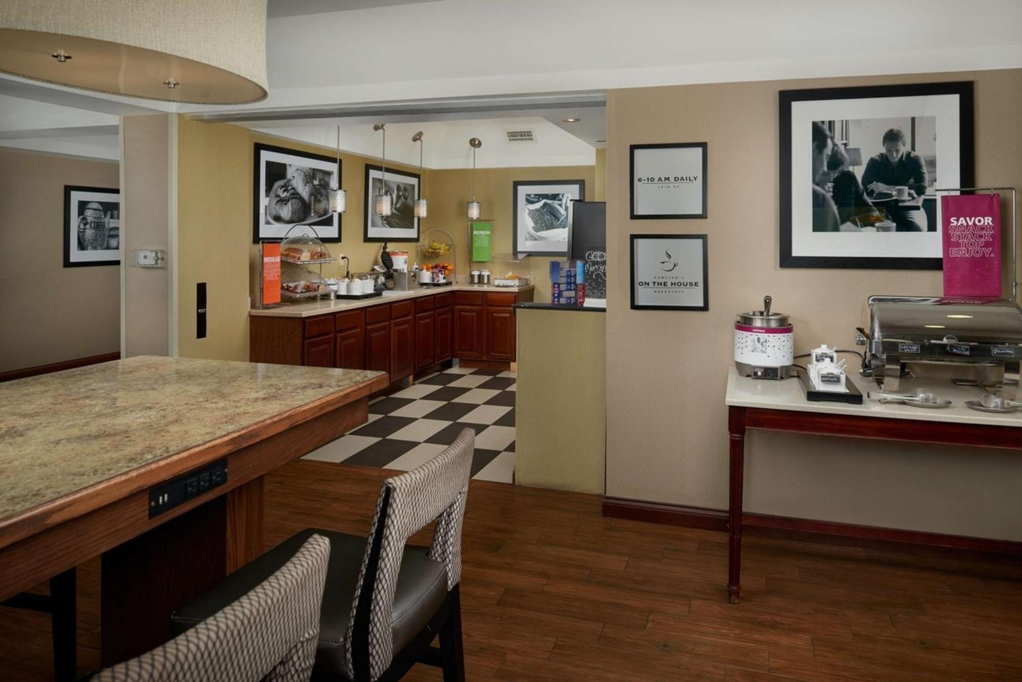 Hampton Inn Шелбівілл Екстер'єр фото