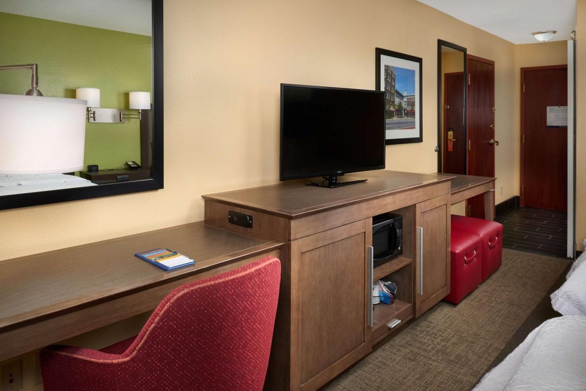 Hampton Inn Шелбівілл Екстер'єр фото